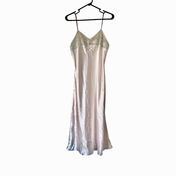 Val Mode Other - Vintage Lace Detail Satin Chemise in Soft Pink size medium